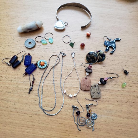 Bundle of Miscellaneous Jewelry - Picture 14 of 14
